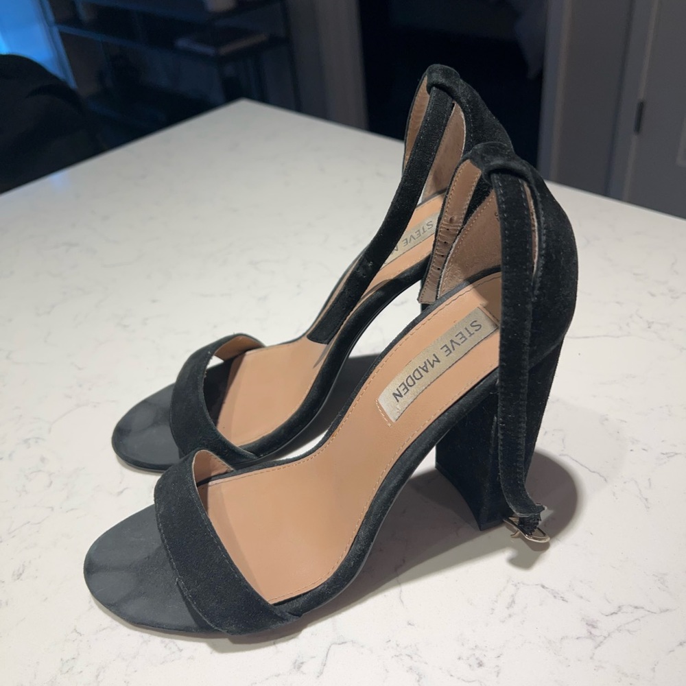 STEVE MADDEN CARSON HEEL IN BLACK SUEDE